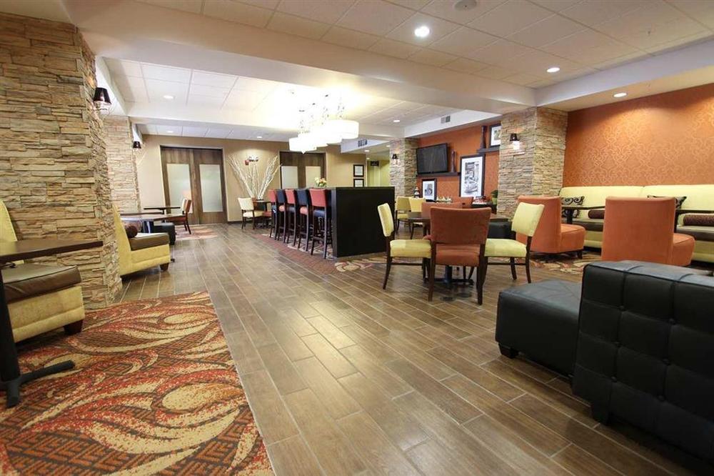 Hampton Inn Clinton Екстериор снимка