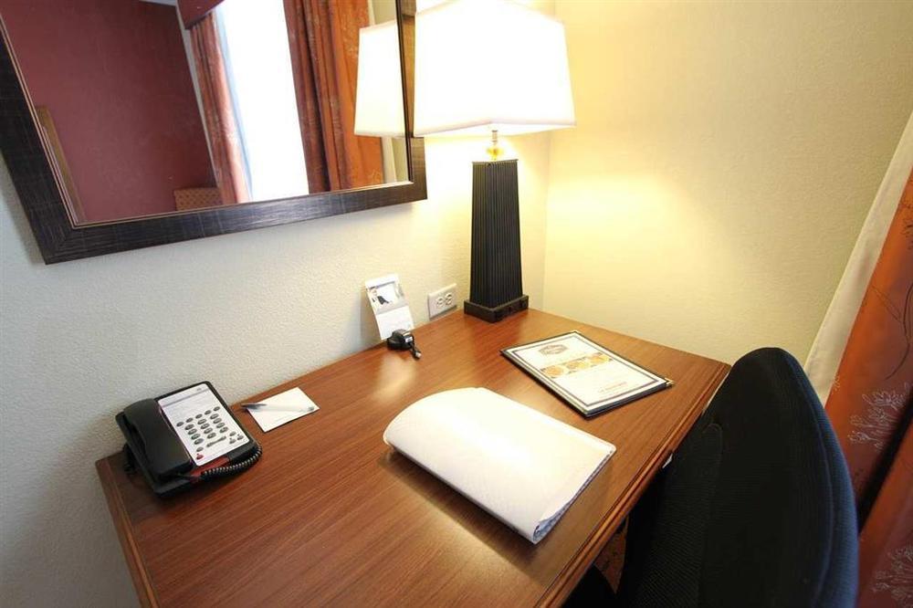 Hampton Inn Clinton Екстериор снимка