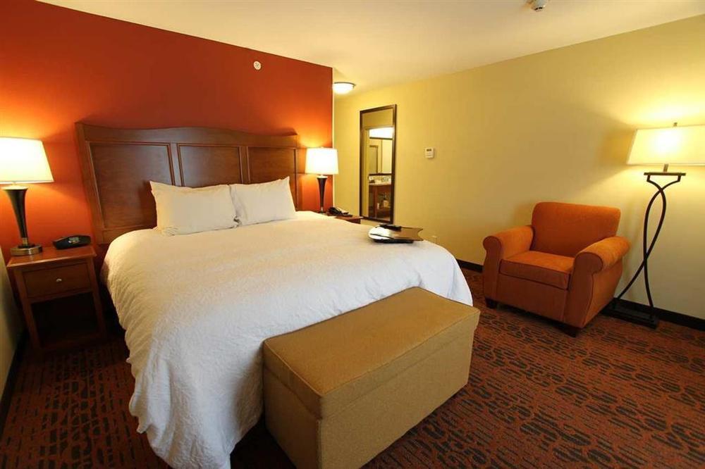 Hampton Inn Clinton Стая снимка