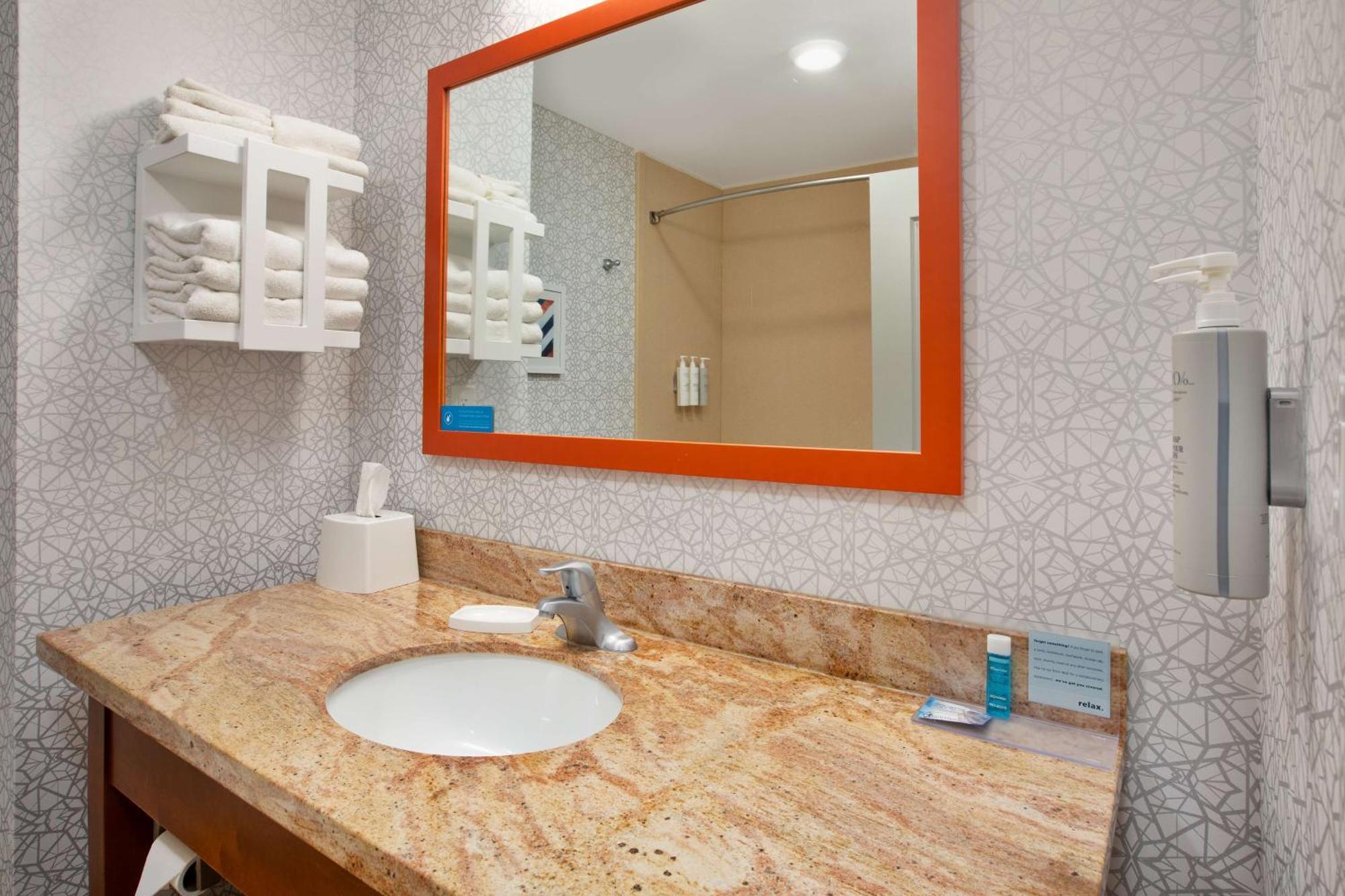 Hampton Inn Clinton Екстериор снимка