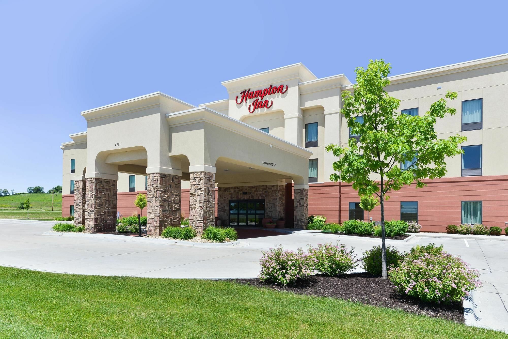 Hampton Inn Clinton Екстериор снимка